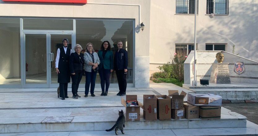 Ayvalık Kadın Derneği’nden Anlamlı Kampanya: “Aydınlık İçin Kitap”